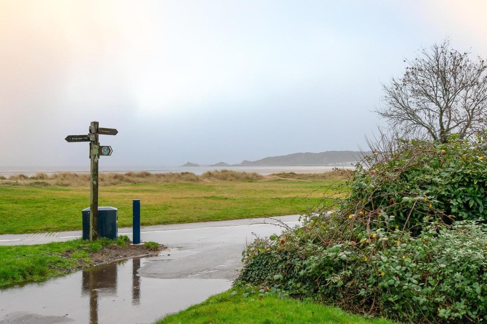 Casa One Hundred - A Beautiful 4 Bed House On The Beach Front Swansea Exteriör bild