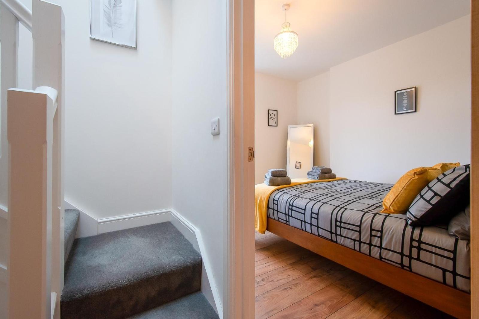 Casa One Hundred - A Beautiful 4 Bed House On The Beach Front Swansea Exteriör bild