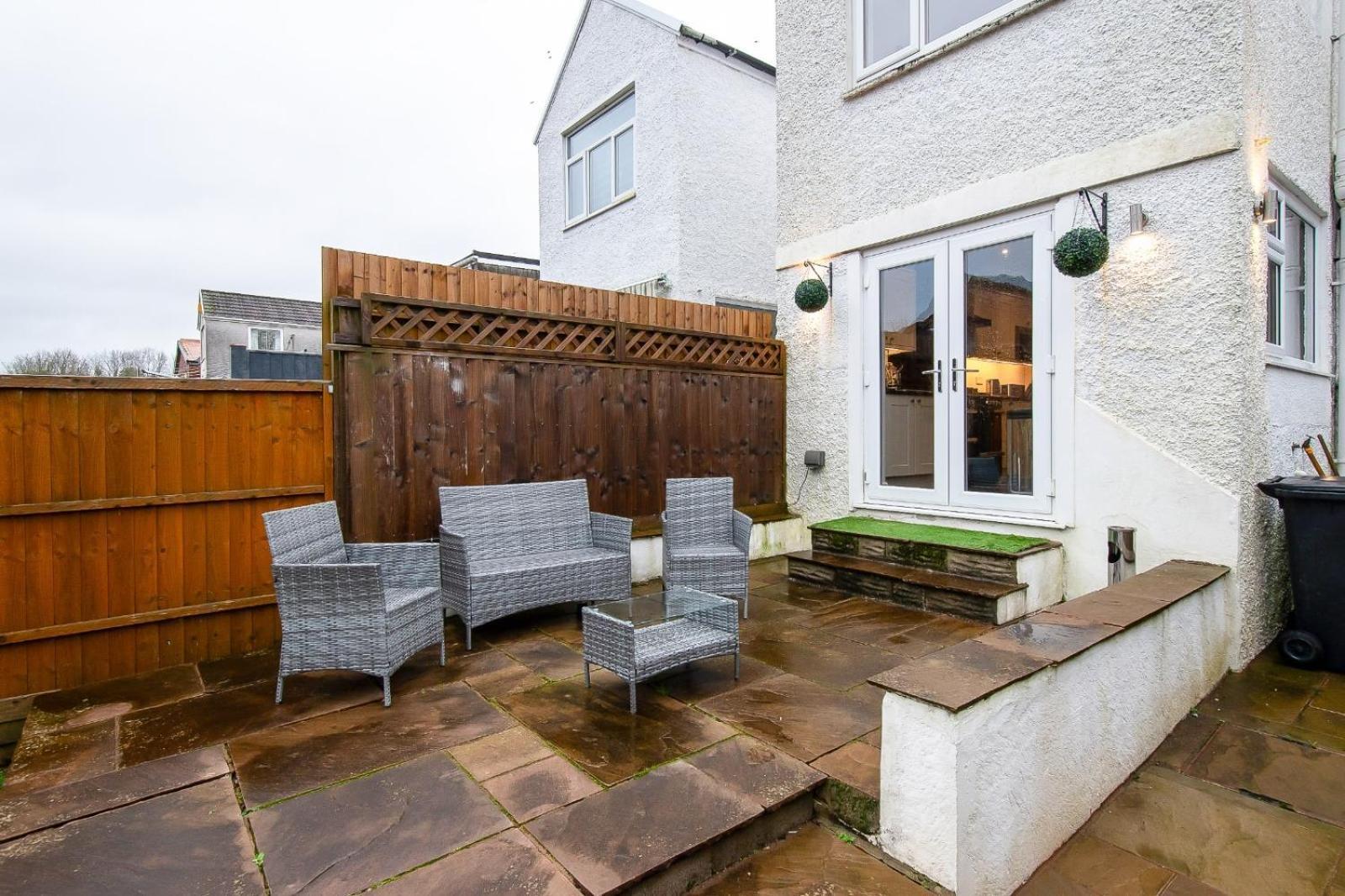 Casa One Hundred - A Beautiful 4 Bed House On The Beach Front Swansea Exteriör bild