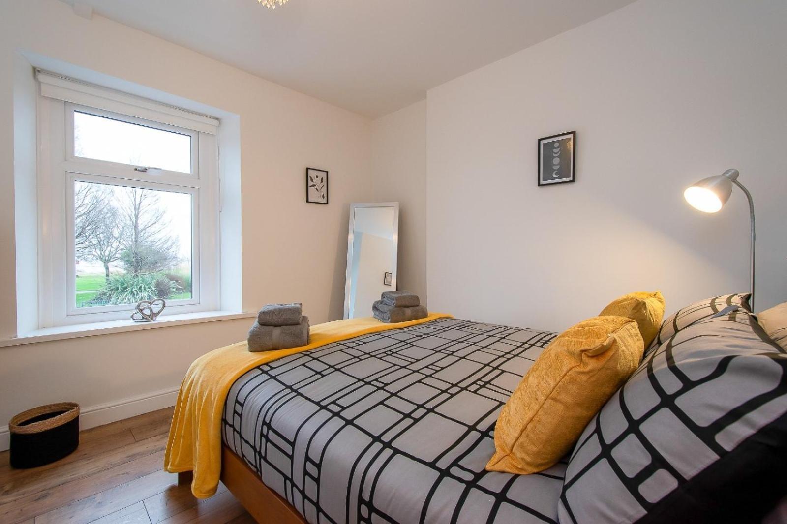 Casa One Hundred - A Beautiful 4 Bed House On The Beach Front Swansea Exteriör bild