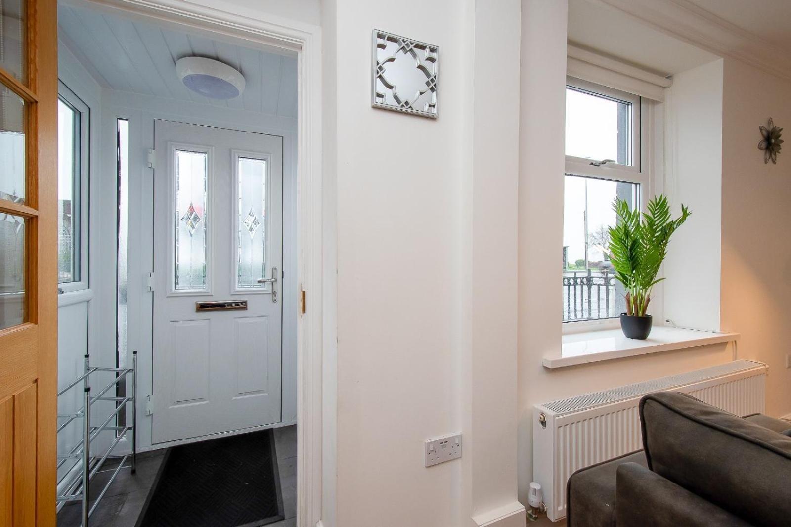 Casa One Hundred - A Beautiful 4 Bed House On The Beach Front Swansea Exteriör bild