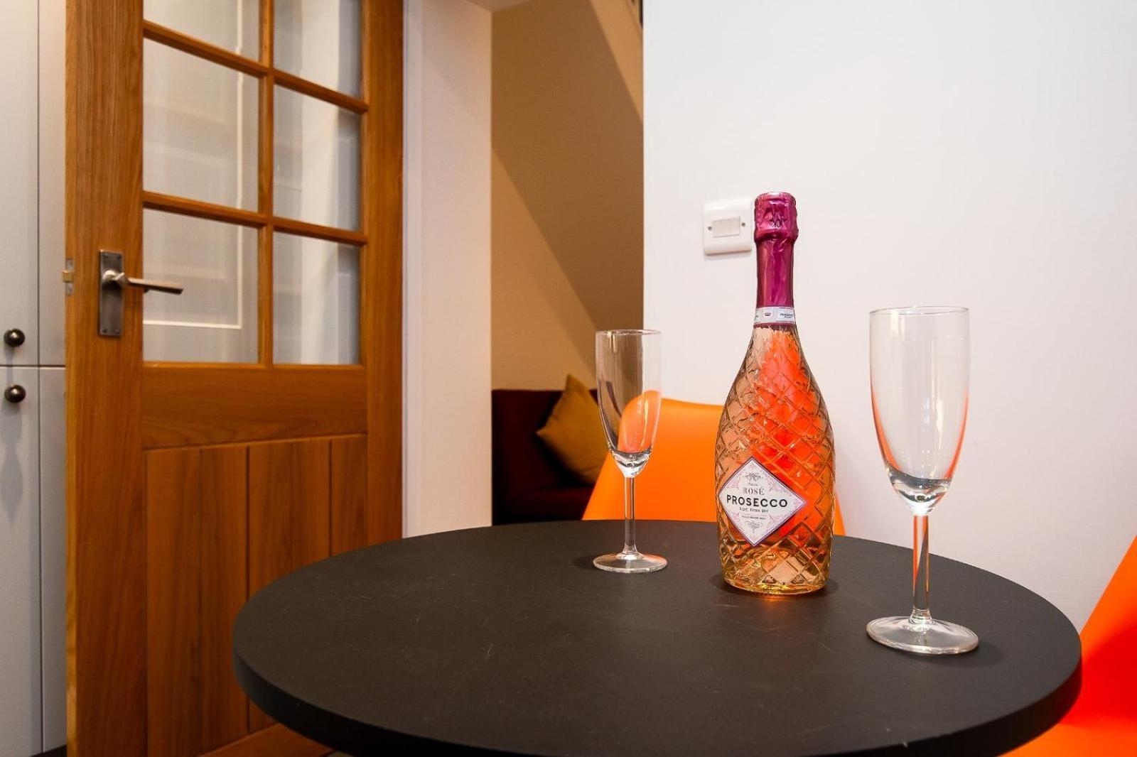 Casa One Hundred - A Beautiful 4 Bed House On The Beach Front Swansea Exteriör bild