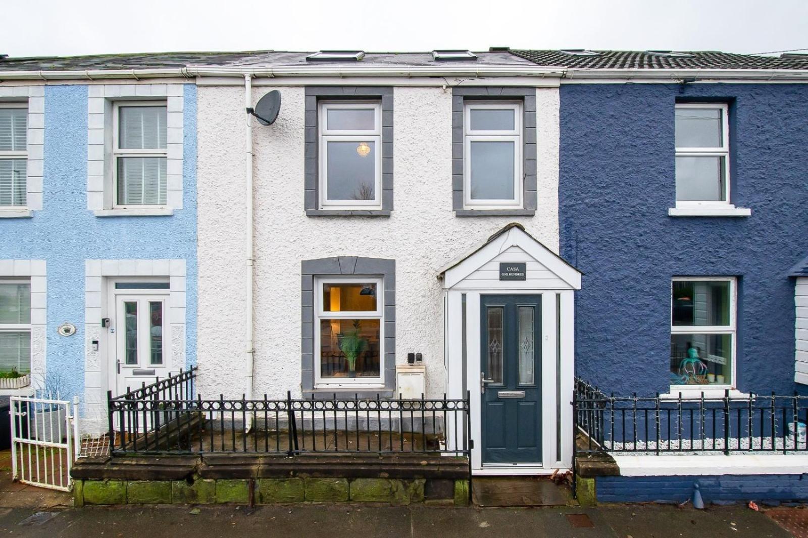 Casa One Hundred - A Beautiful 4 Bed House On The Beach Front Swansea Exteriör bild