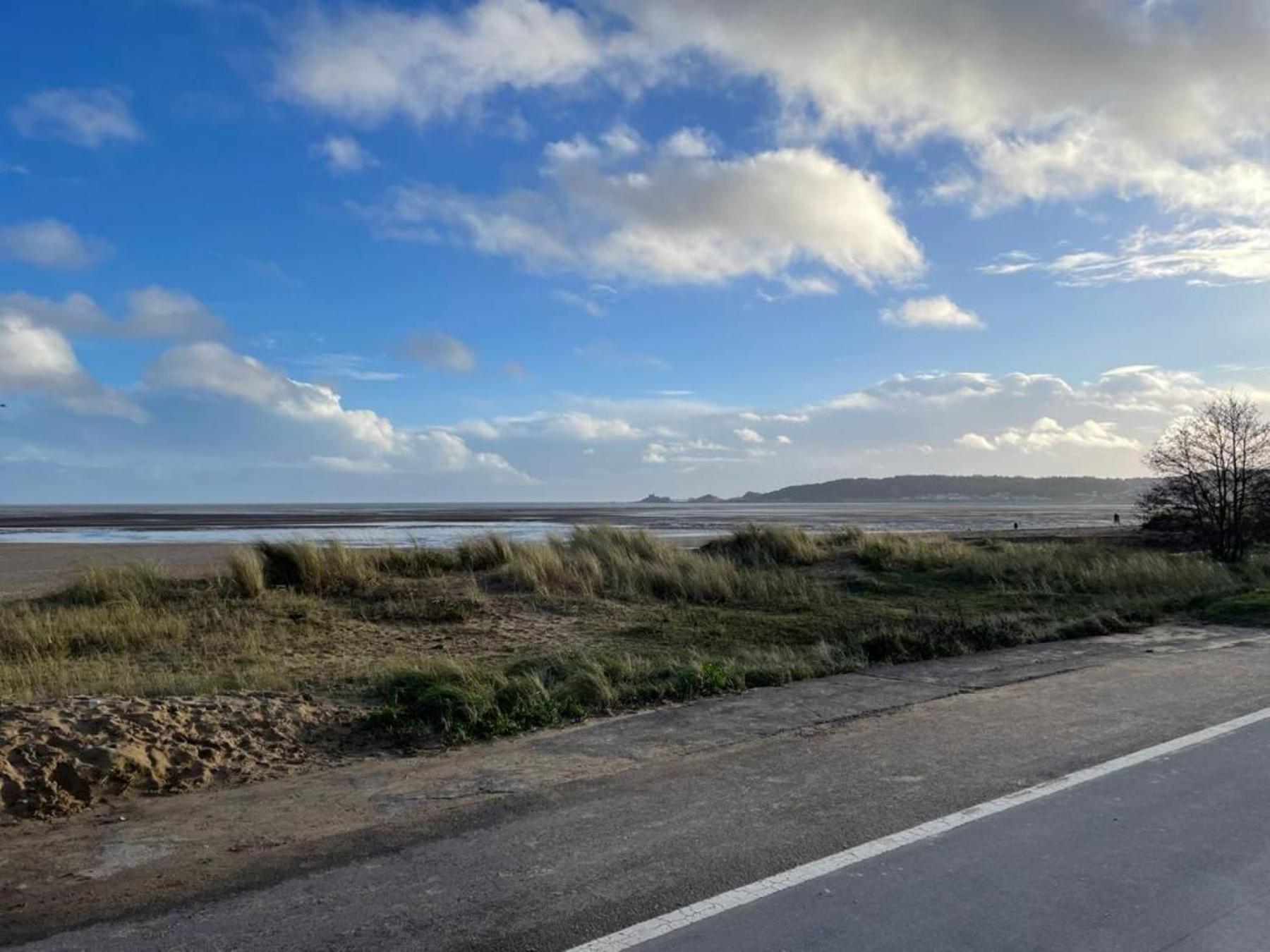 Casa One Hundred - A Beautiful 4 Bed House On The Beach Front Swansea Exteriör bild